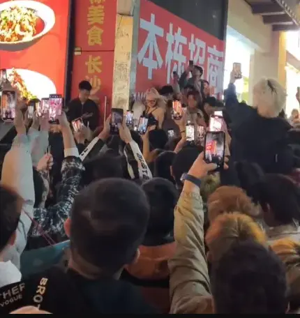 《长沙解放西,女子举止不当》《长沙解放西女子举止不当》超清未删减版！沉浸式体验都市质感与热血竞技的完美交融《长沙解放西女子举止不当》1080P高清资源，每一帧都充满故事与情感《长沙解放西,女子举止不当》