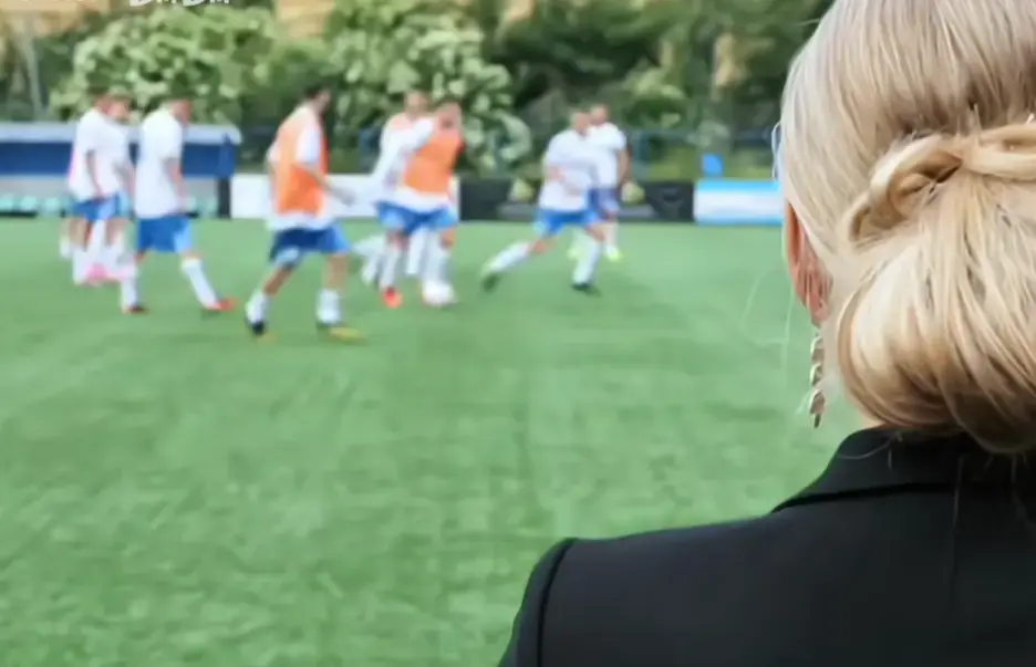 《足球队的女老板们》高清资源｜在绿茵与情感的漩涡中，见证《足球队的女老板们》的华丽蜕变与权力博弈