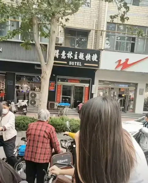 《南和得意林宾馆》 / 1080P未删减 / 全程记录 / 高清在线观看 / 一段17秒的宾馆走廊监控视频在网络流传
