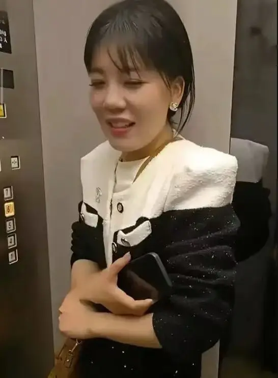 《电梯少妇》未删减版在线观看-《电梯少妇》1080P高清资源下载