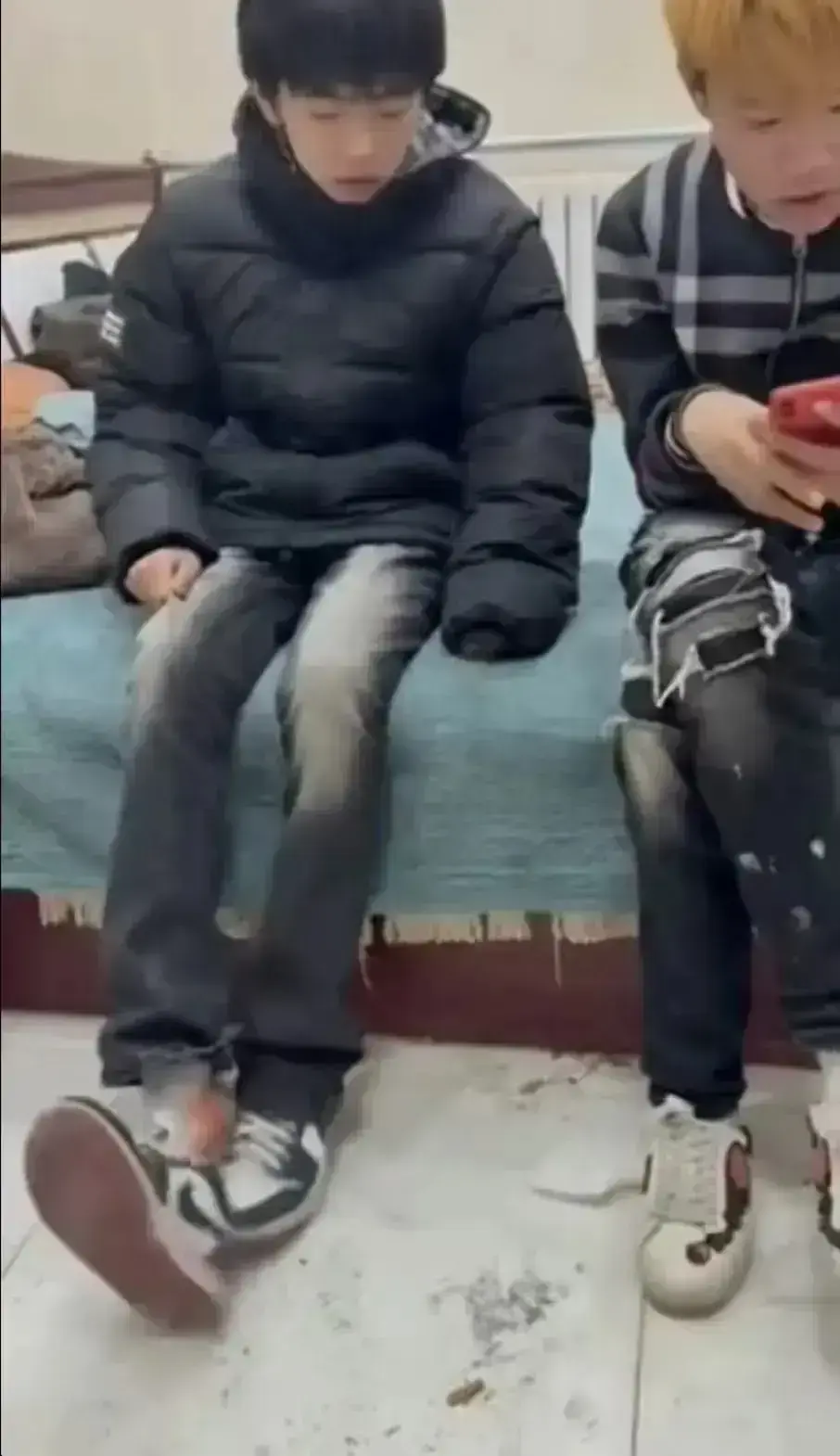 立即观看《校园轻奢男孩》全集资源，下载《校园轻奢男孩》未删减版高清在线播放